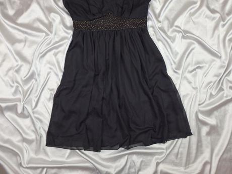 Kvalitné čierne šaty, s