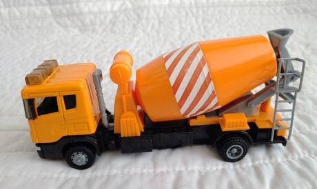 Set 2 kusov áut - čistiace auto + miešačka,