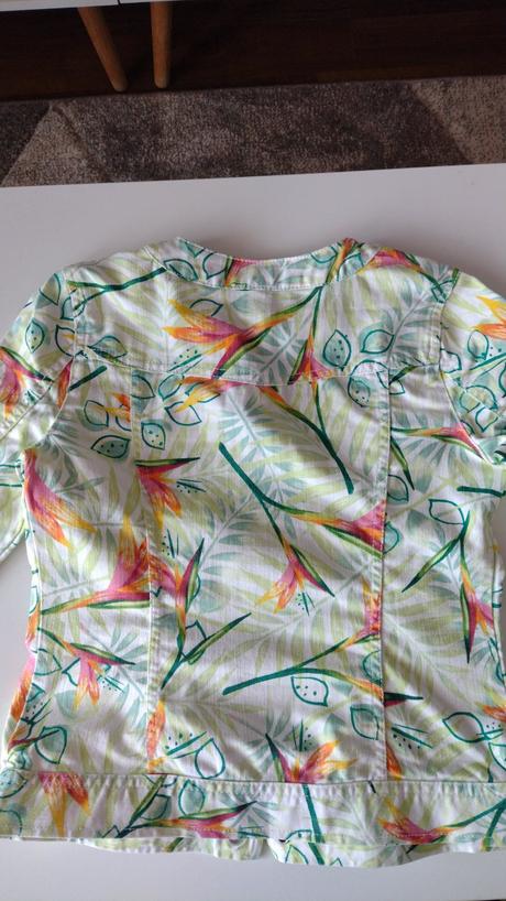 Pestrá bunda, benetton,146