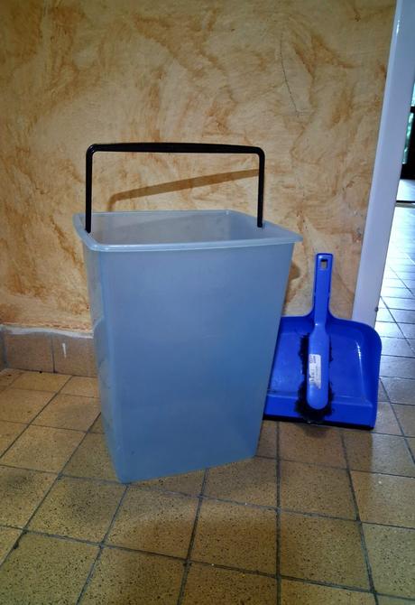 Vedro lopatka smeták metlička metla nádoba kýbel, 