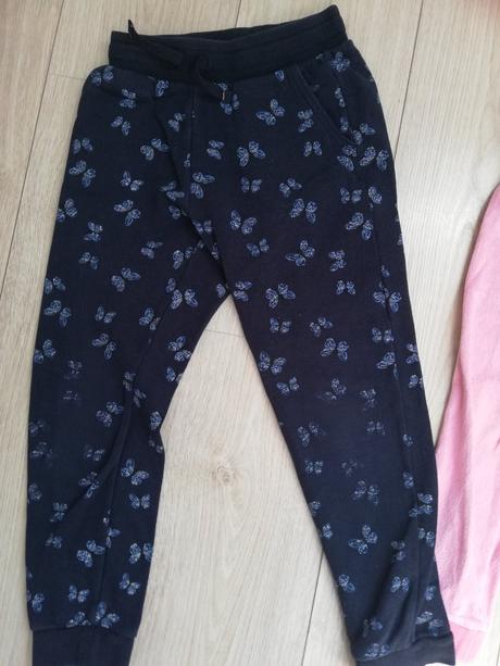 Modré tepláky s motýlikmi, h&m,122