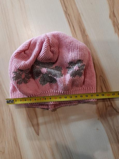 Dvojvrstvová čiapka s kvetinkami, 110