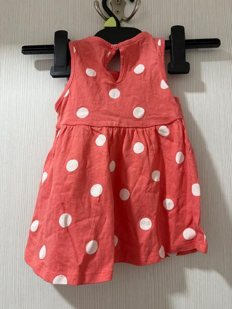 Dievčenské šaty, 68