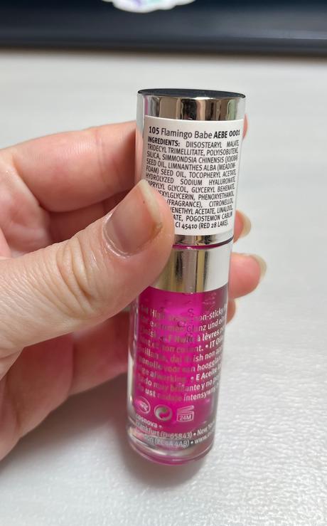 Dekoratívna kozmetika rôznych značiek, 