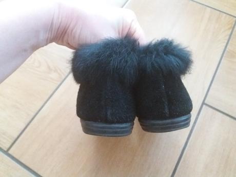 Čierne topánky s kožušinkou okolo členka, 40