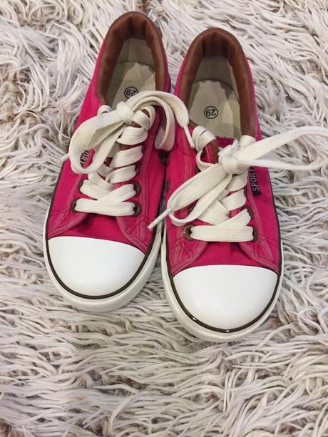 Platené tenisky, 29