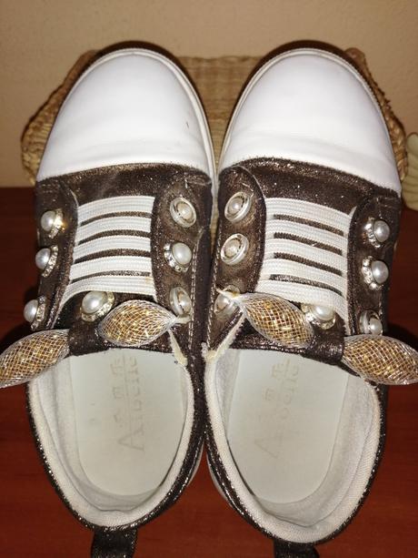 Topánky s poštou, 32