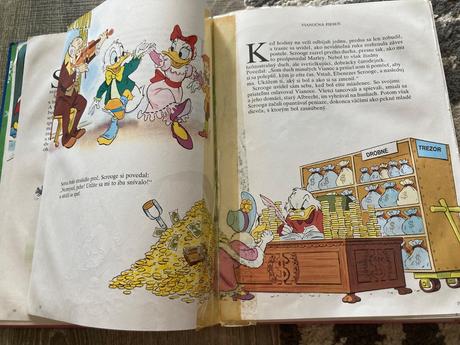 Veselé vianoce s mickey mousom a jeho priateľmi,