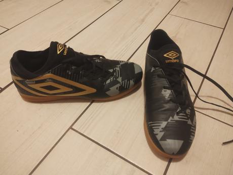 Tenisky halovky, umbro,40