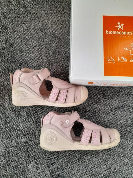 Sandalky biomecanics, 24