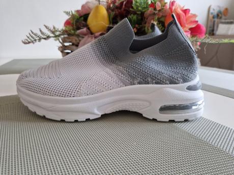 Letnè plàtenky nenosenè, 38