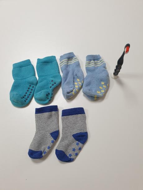 3 páry protišmykových ponožiek, 24