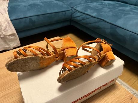 Tanečné topánky, 34