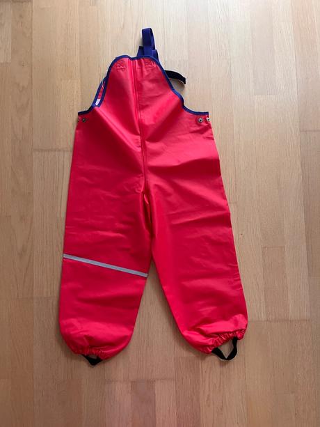 Nepremokavé nohavice, 110