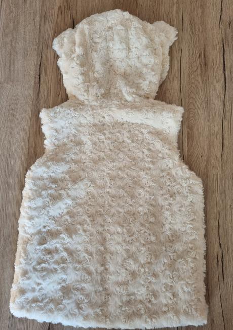 Mäkká huňatá vestička s kapucňou a uškami, nutmeg,116