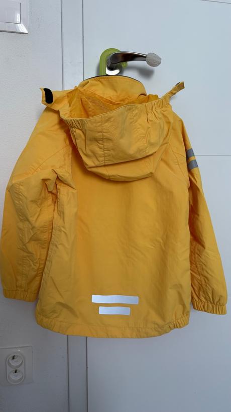 Prechodná funkčná bundicka 130, 134