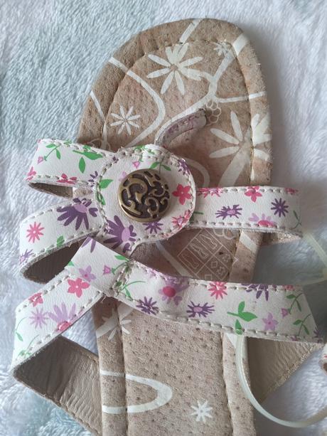 Dievčenské plážové žabky, 30