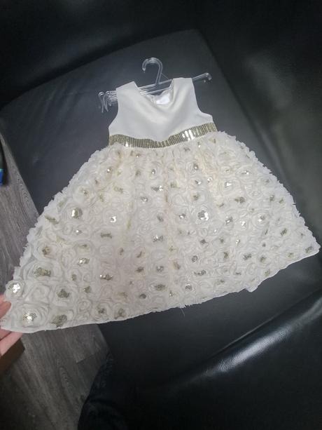 Spoločenské šaty, 92