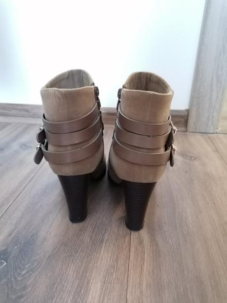 Semišové členkové čižmičky, 38