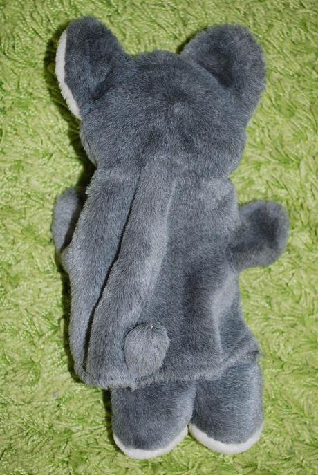 Maňuška, výška cca 31cm,