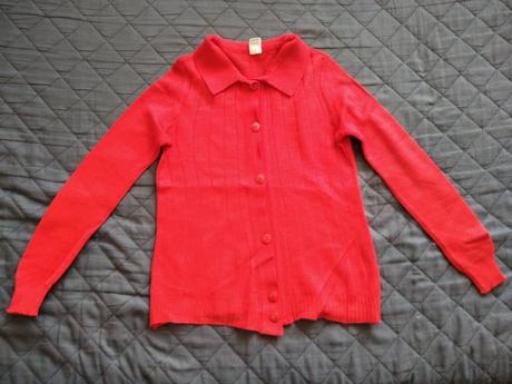 Červený svetrík, 146