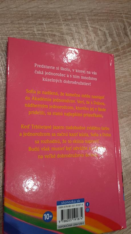 Kniha akadémia jednorožcov sofia a dúha, 