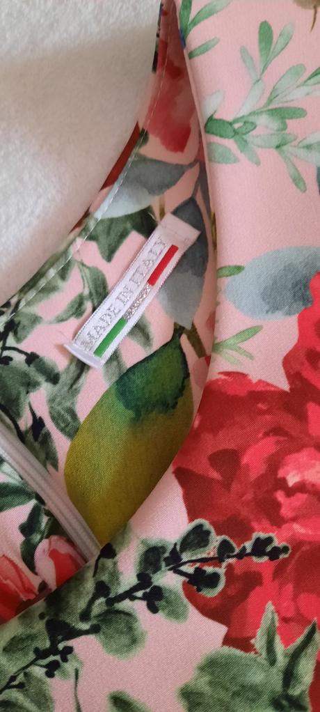 Kvetované púzdrové šaty, m