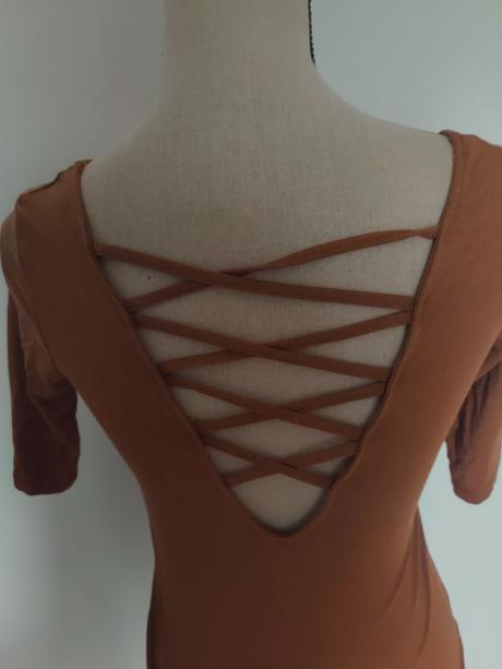 Tričko s odhaleným chrbtom, s