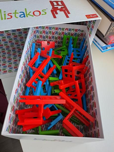 Spoločenská hra _ stoličky, 