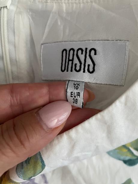 Nádherne puzdrové saty zn oasis, 38