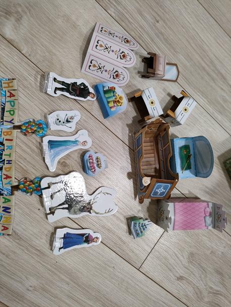 Papierovy zamok frozen, 