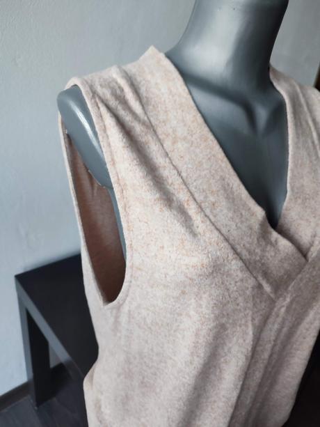 Vesta alebo upletove šaty stradivarius, stradivarius,s