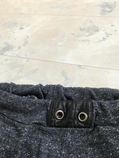 Zaujímavé teplaky, l