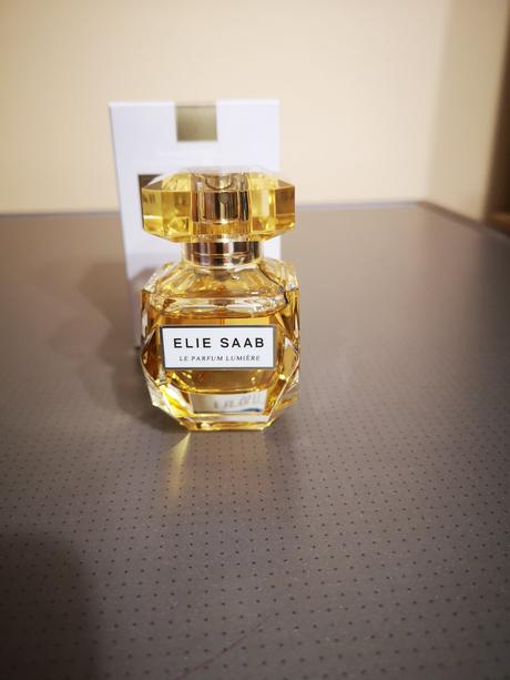 Elie saab le parfum lumiere, 