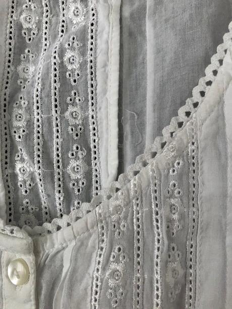 Uzasna cipkovana bavlnena bluzka pre vilu, s