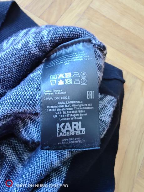 Karl lagerfeld originál svetríkové monogram šaty, m