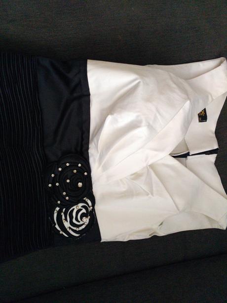 Raz oblečené šaty, 36