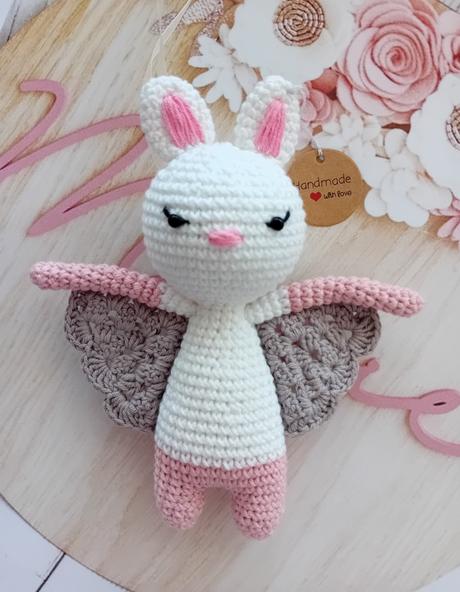 Háčkovaný netopierik,