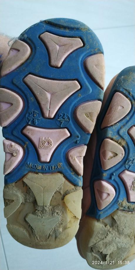 Predam svietiace gumaky, 