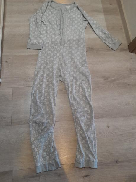 Predám pyžamo, tchibo,152