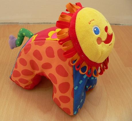 Latkova hracka chicco s hrkalkou - levik,