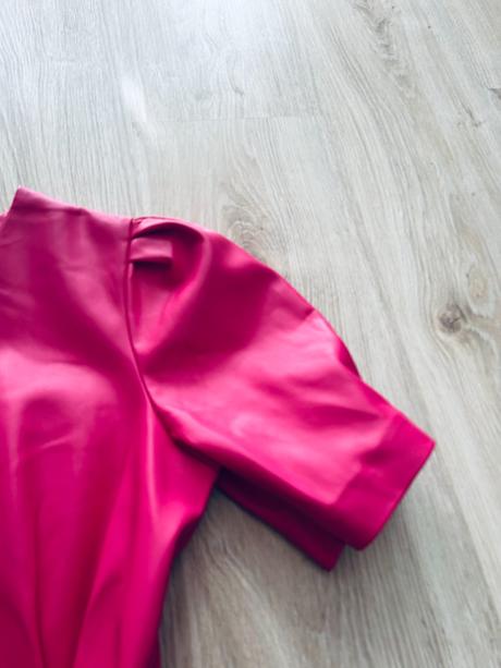 Krásne fuchsiové koženkové šaty značky reserved, reserved,s