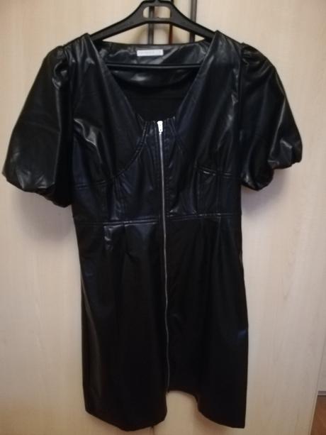 Koženkové šaty, s