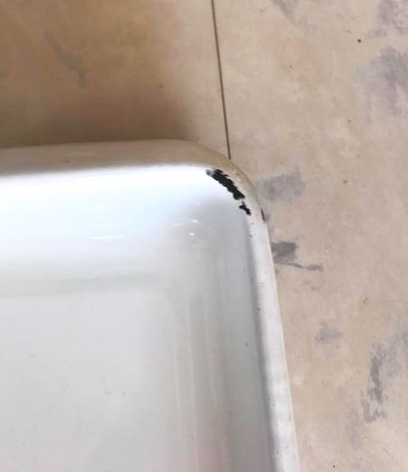 Starý smaltovaný pekáč,