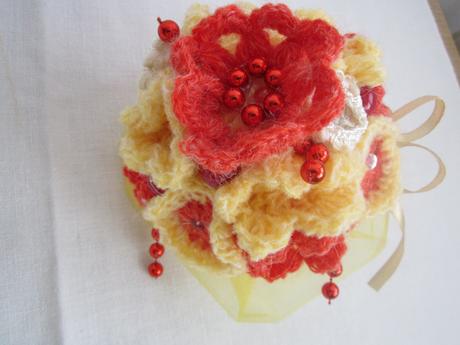 1661. kytice háčkované,