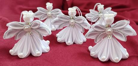 Saténový anjel - symbol sviatočnej krásy, 