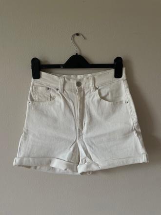 Biele kraťasy, pull&bear,36