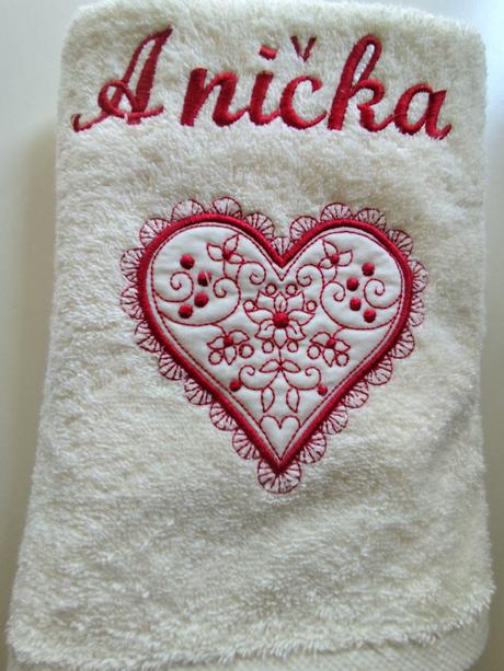 Uterák so srdiečkom a nápisom, 