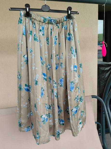 Midi dámska áčková sukňa s /m na gumičku v páse, m