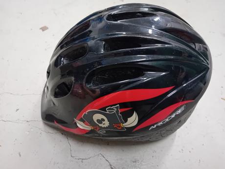 Cyklistická prilba pre chlapca(s/m)-pirát. vlajka, m